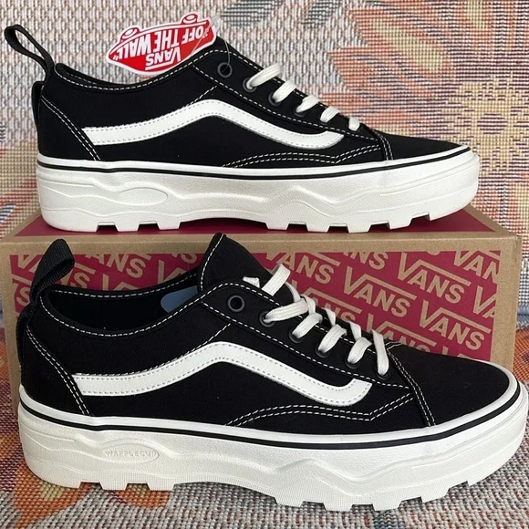 Vans Men’s Sentry Old Skool (Canvas) Black/MarshmallowVN0A5KR3VQESneakers